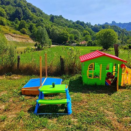 Отель Luna Rock Glamping Brezoi - Blue Scai Экстерьер фото