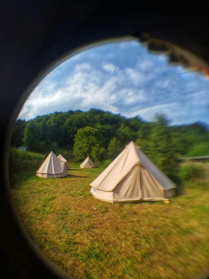 Отель Luna Rock Glamping Brezoi - Blue Scai Экстерьер фото