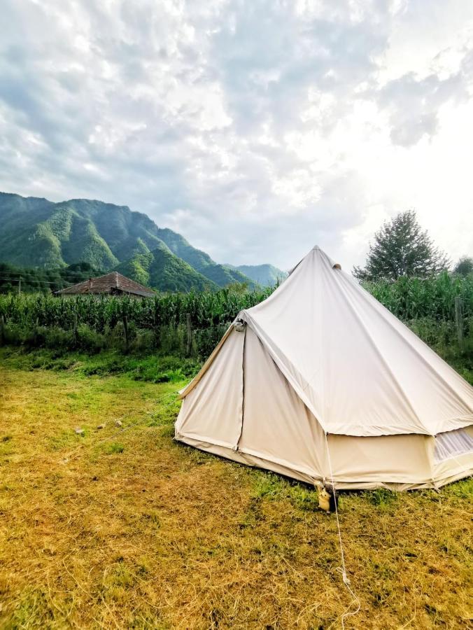 Отель Luna Rock Glamping Brezoi - Blue Scai Экстерьер фото