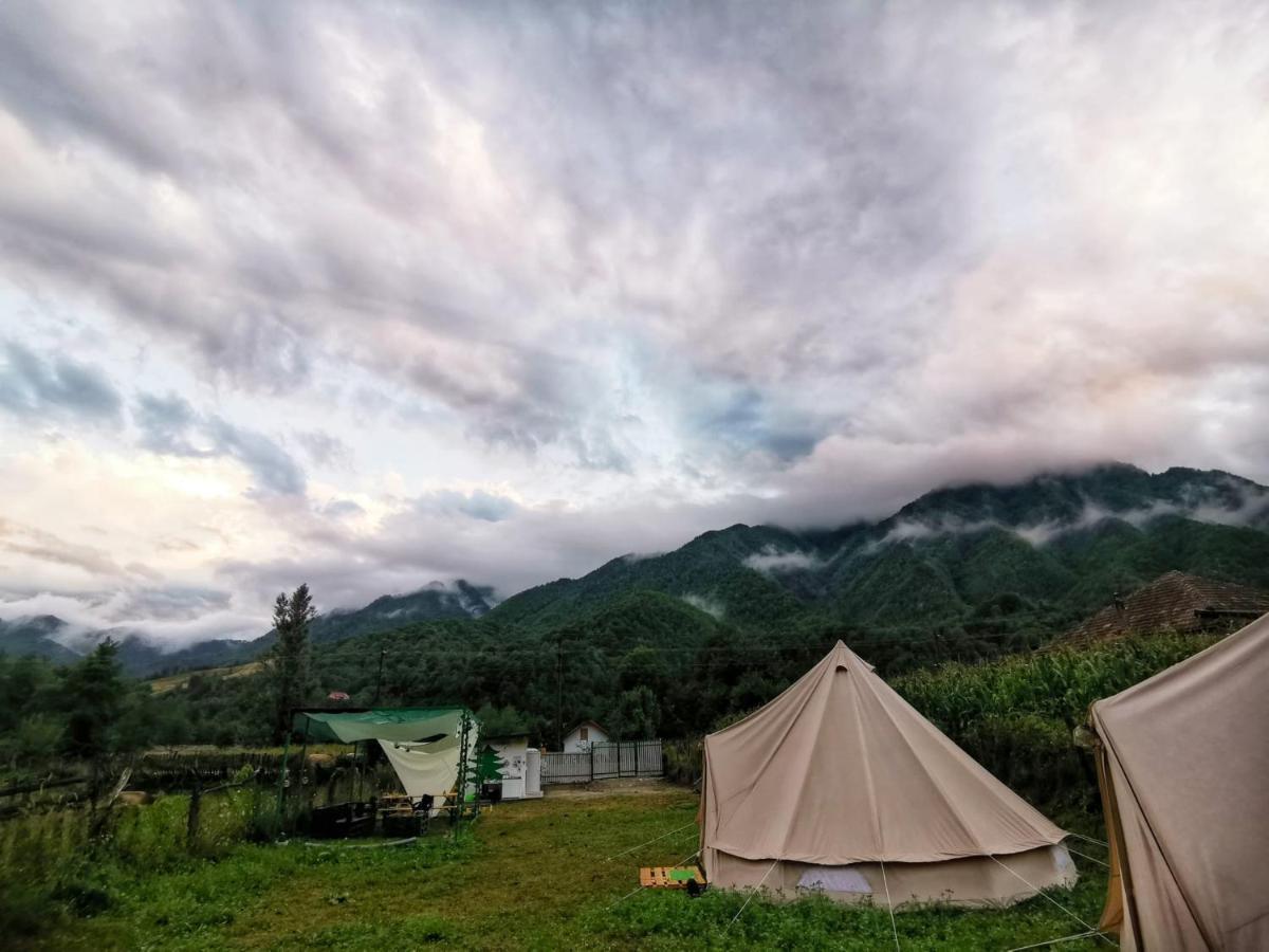 Отель Luna Rock Glamping Brezoi - Blue Scai Экстерьер фото