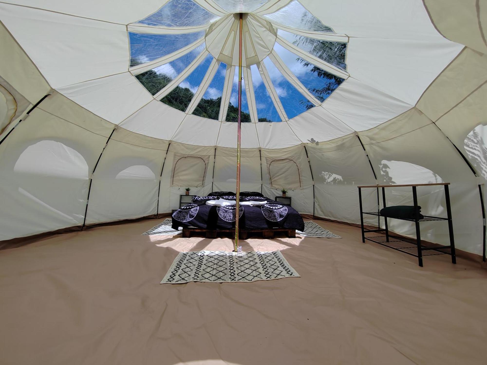 Отель Luna Rock Glamping Brezoi - Blue Scai Экстерьер фото